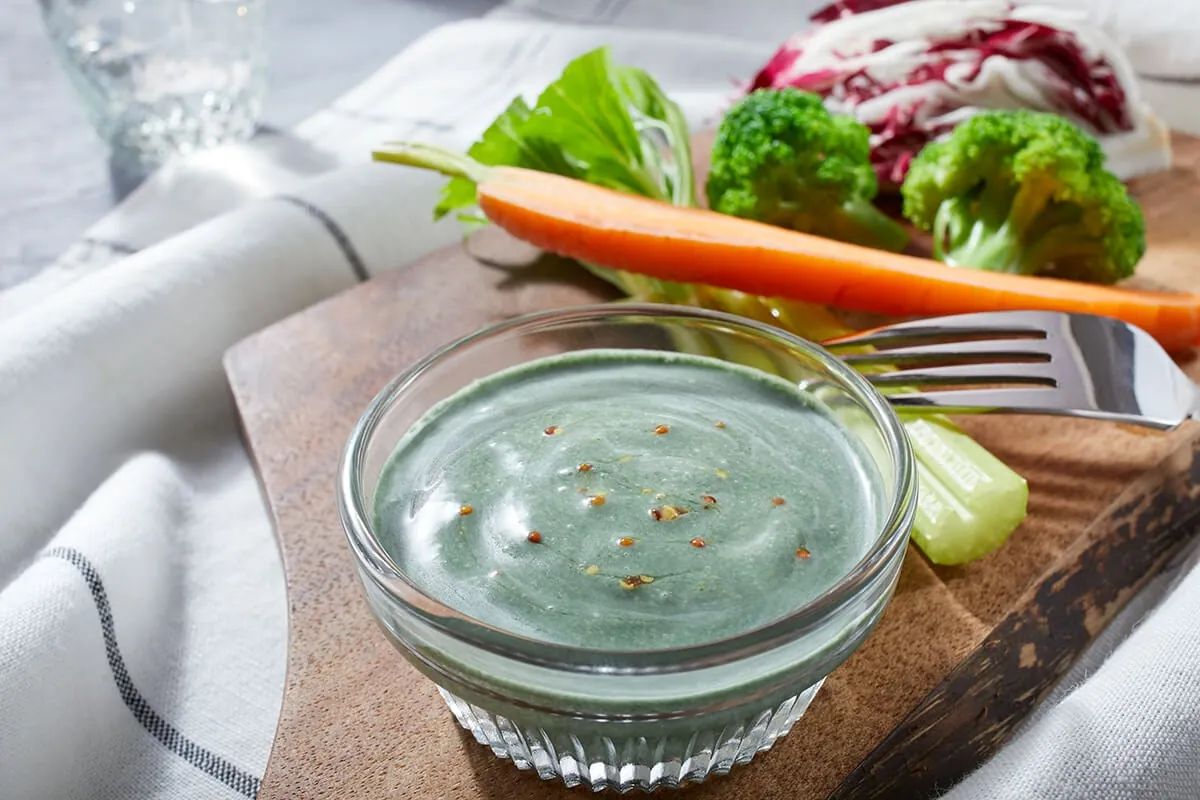Tabérumo spirulina veggie dip
