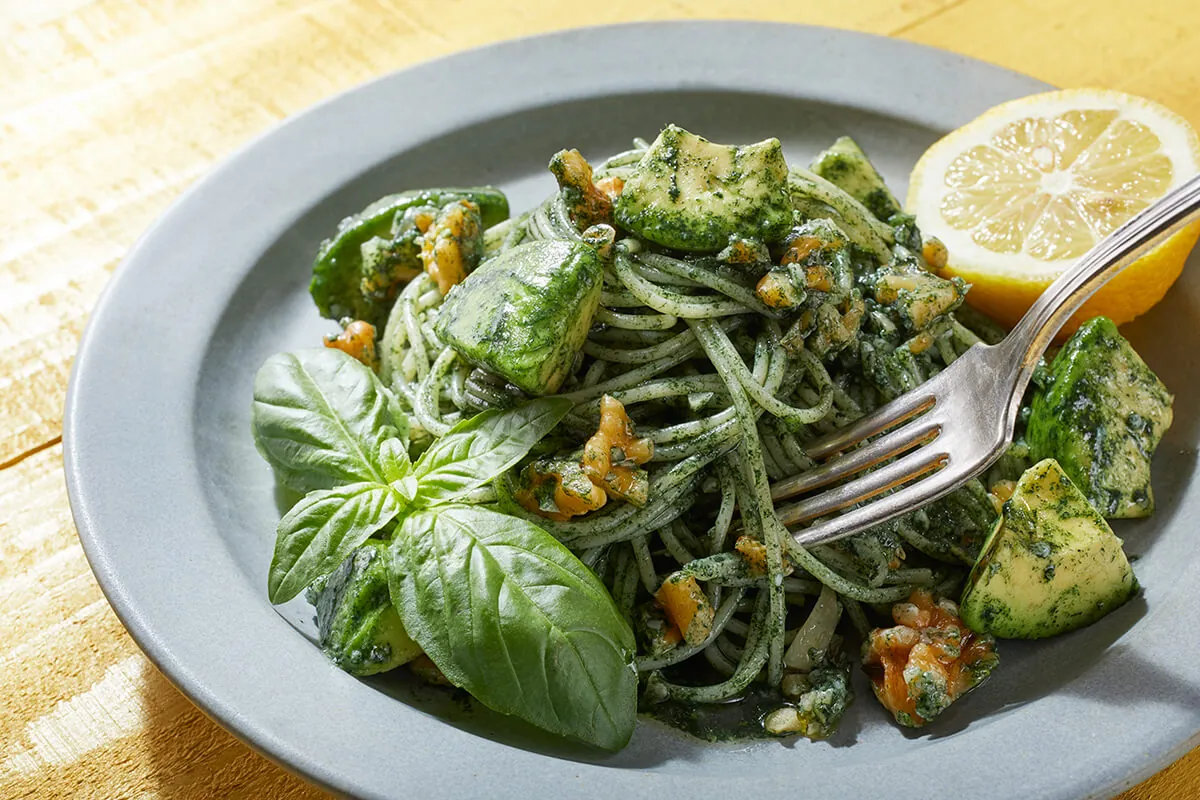 Tabérumo spirulina basil pasta